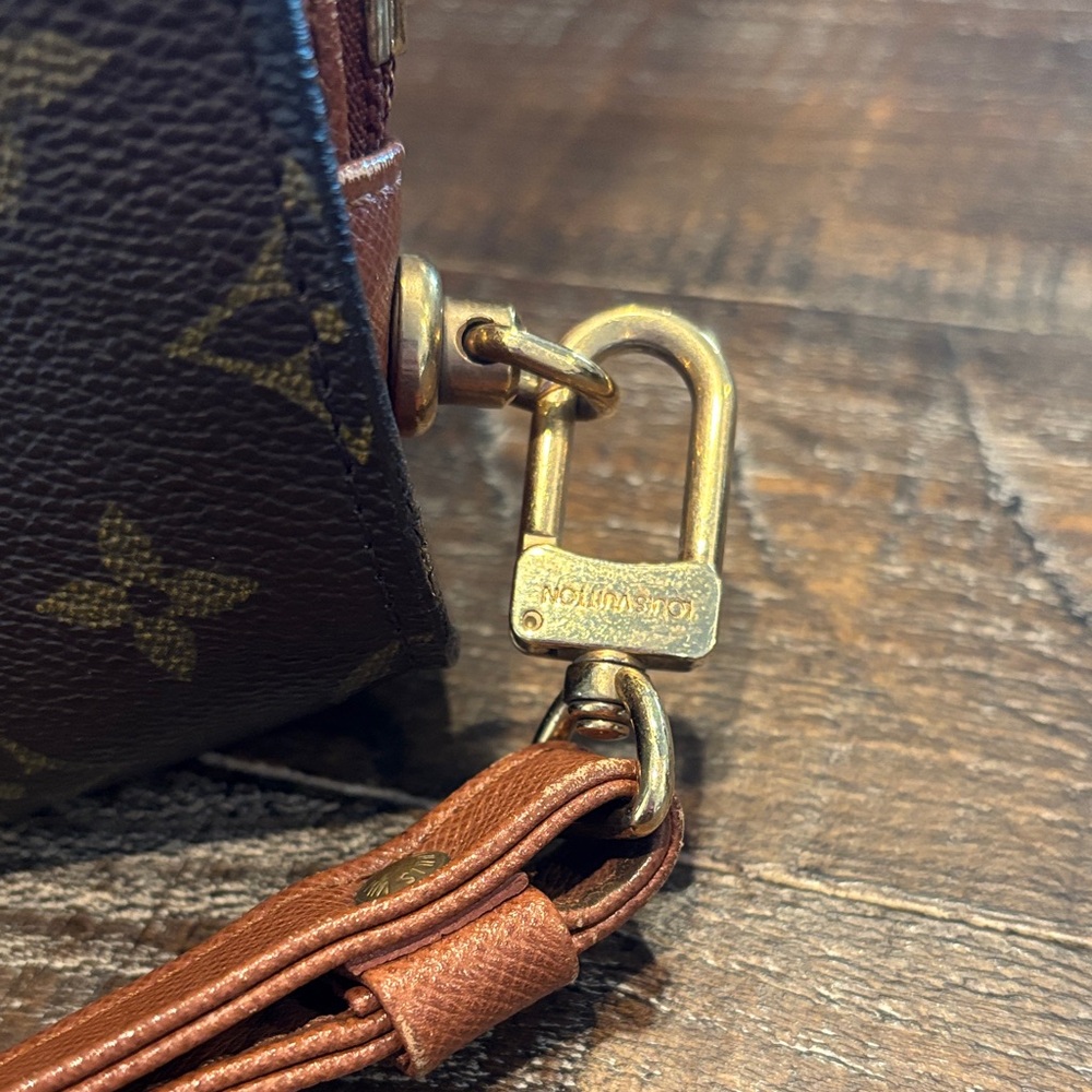 Louis Vuitton Brown Monogram Clutch Vintage from 1994 - Picture 4 of 17